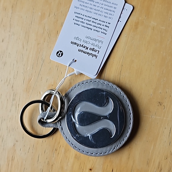 LULULEMON LOGO KEYCHAIN - Picture 10 of 10
